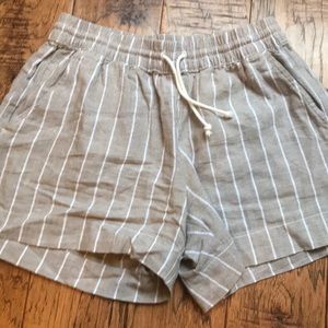 High waisted shorts with drawstring